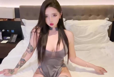糖心Vlog・调教・疯狂抽插身体凹凸有致的巨乳绝美白嫩胴体女神的无毛粉嫩神鲍・Chloe