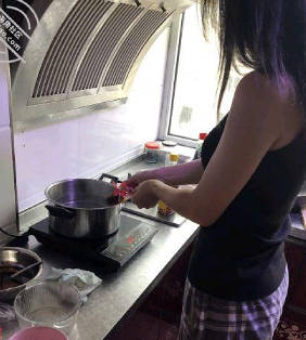 海角社区・下药成功拿下超常发挥让老姐高潮两次